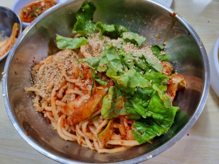 유퀴즈 만두사건 나온 칼비빔국수 문래동 노포 영일분식...자극적이지 않은 맛 유퀴즈 만두사건 나온 칼비빔국수 문래동 노포 영일분식...자극적이지 않은 맛