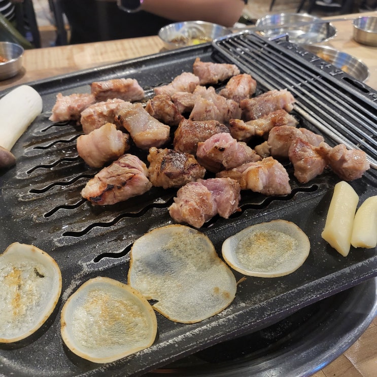 뼈대있는 돼지집 숙성해서 더 맛있는 곳!