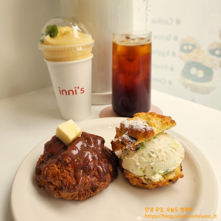  [강동구 천호동, 굽은다리역] 명일동 근처 혼자 가기 좋은 카페, 스콘 맛집 카페 이니스(+대파 스콘)