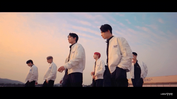 ENHYPEN 엔하이픈 'Future Perfect (Pass the MIC)' MV