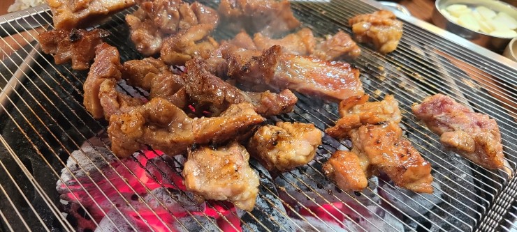  경기도 파주에서 양념갈비 맛집인 [갈비도둑] 입니다.