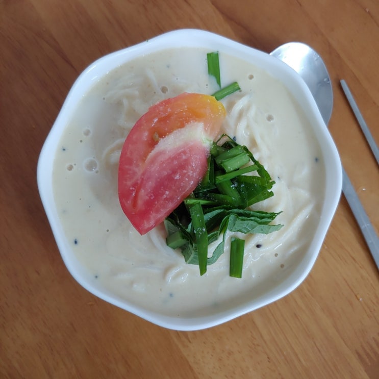  아침에 붉고 점심에 검고 저녁에 파란 것은?유퀴즈~