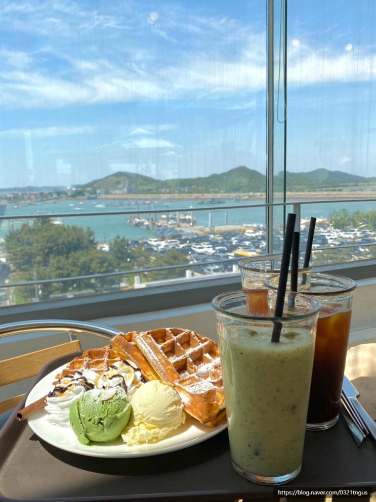  [탄도항/전곡항카페] 오션뷰 카페에서 와플먹기- '하버프론트'