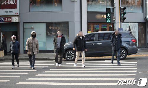 차량 우회전 땐 무조건 '일시정지'...어기면 보험료도 할증