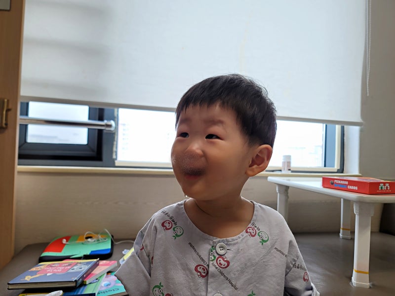 세균성 장염으로 입원한 라이노바이러스 아기 4