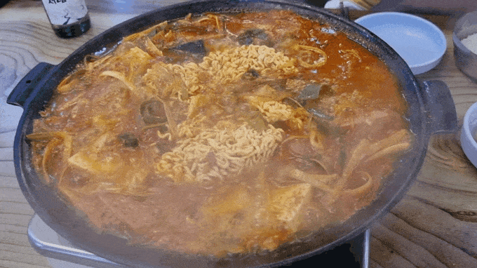 의정부 부대찌개 골목 위치한 명물부대찌개 본점에 다녀왔어요~ 의정부 부대찌개 골목 위치한 명물부대찌개 본점에 다녀왔어요~
