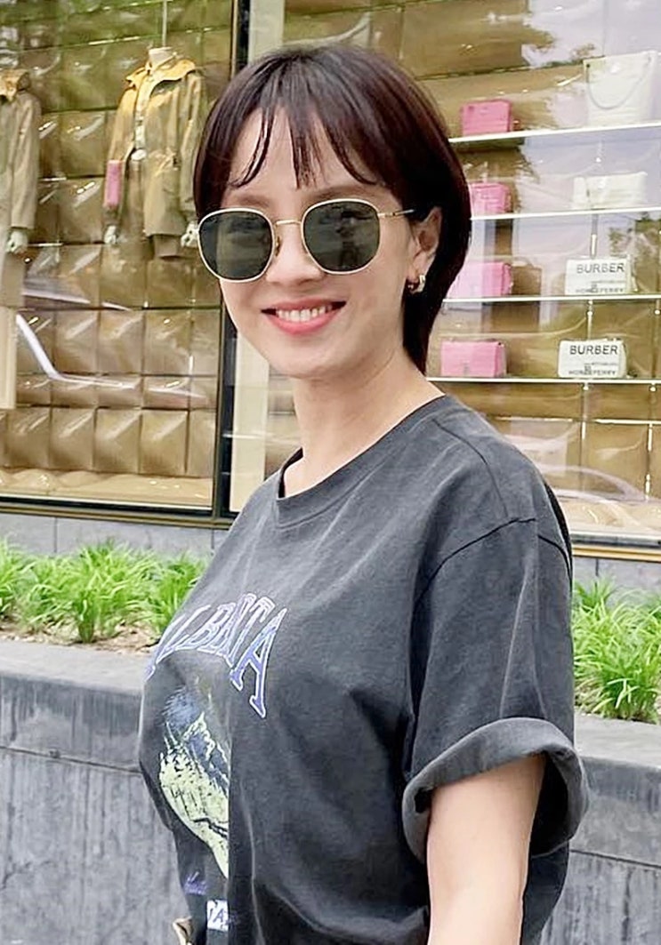 런닝맨에서 사랑받는 배우 송지효, 이상형으로 꼽은 연예인 실명 전격 공개했다 런닝맨에서 사랑받는 배우 송지효, 이상형으로 꼽은 연예인 실명 전격 공개했다
