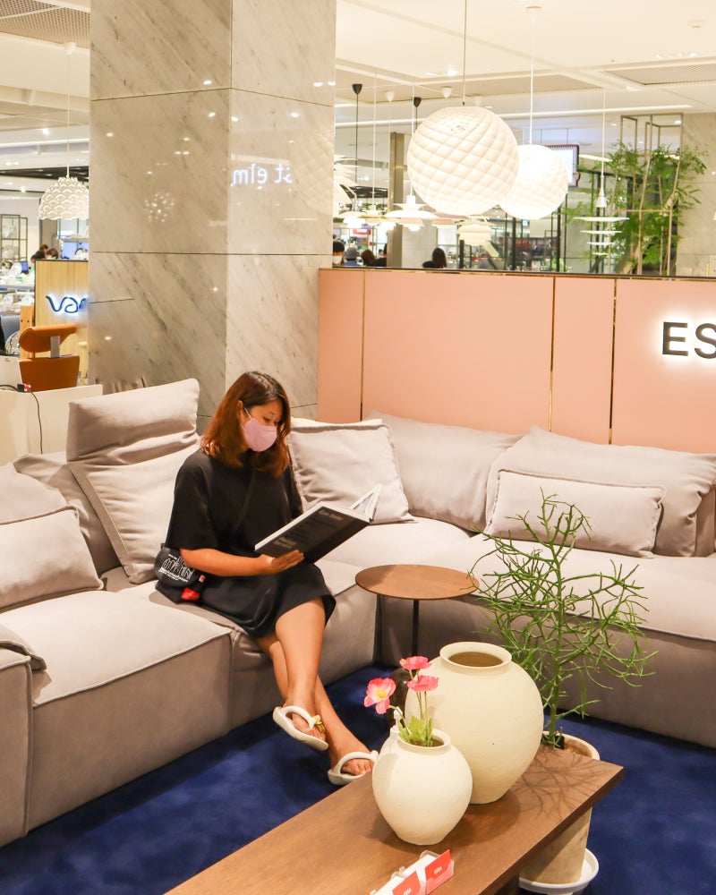 Review: Seeing Park Seo-joon's Essa Sofa at Hyundai Department Store Trade Center