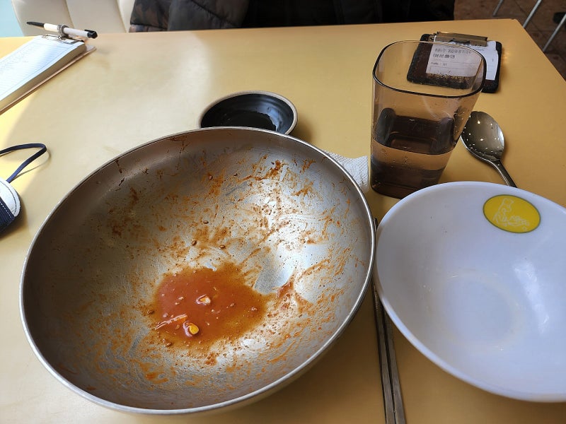 신포동 신포우리만두 식당 매운 쫄면 맛은 맵다
