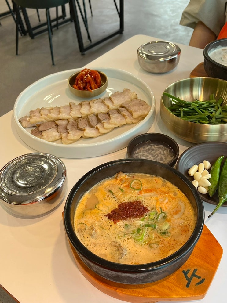 부산 돼지국밥 맛집 해장하기 좋은 연산동 엄마의돼지국밥