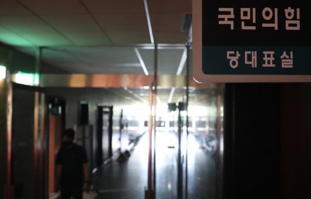 與중진들, 장제원 불참속 ‘권성동 직대체제’ 손 들어줘