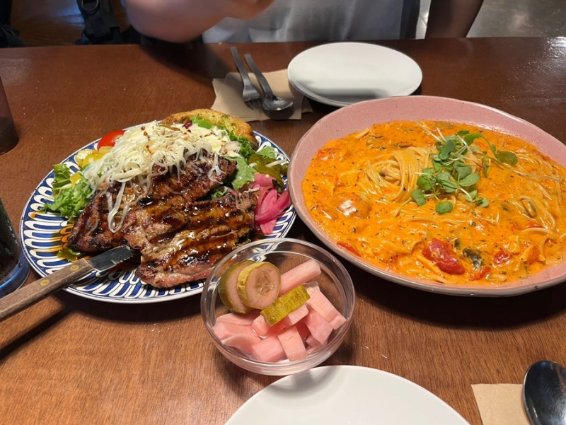 [서울_건대입구역_맛집] 연하고 부드러운 스테이크와 파스타!!! '로니로티 건대점'
