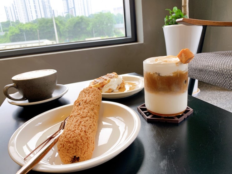  [과천카페] 감각적인 인테리어의 커피&디저트 맛집 - 애니스로스팅
