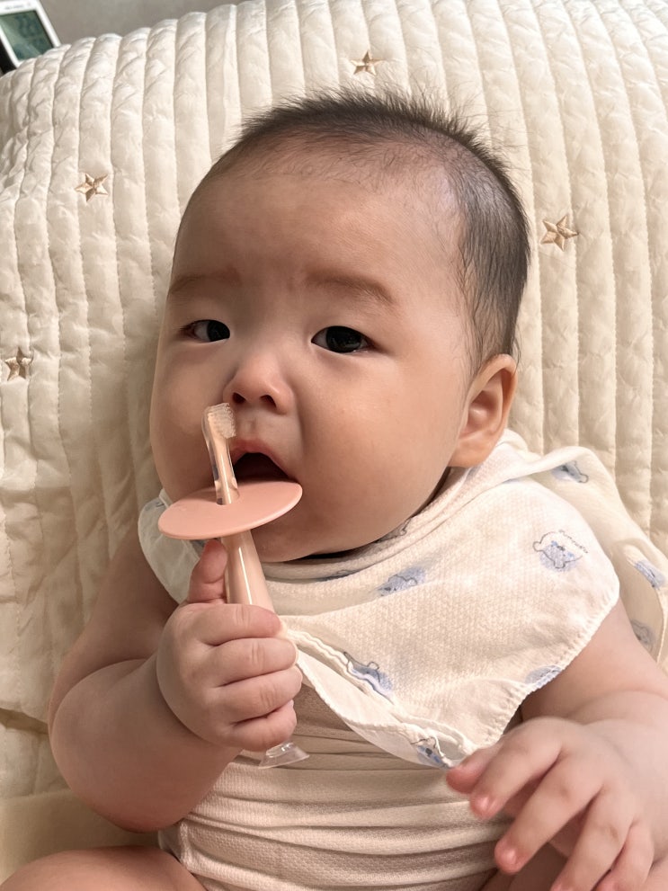  [육아기록] 7월 6일 ~ 10일 | 5개월 아기 놀이 에듀 테이블, 졸리 점퍼 | 이유식의자 적응기 | 네이버 마이 박스 추억여행 | 모윰 실리콘 쪽쪽이 | 스벅 서머 캐리백