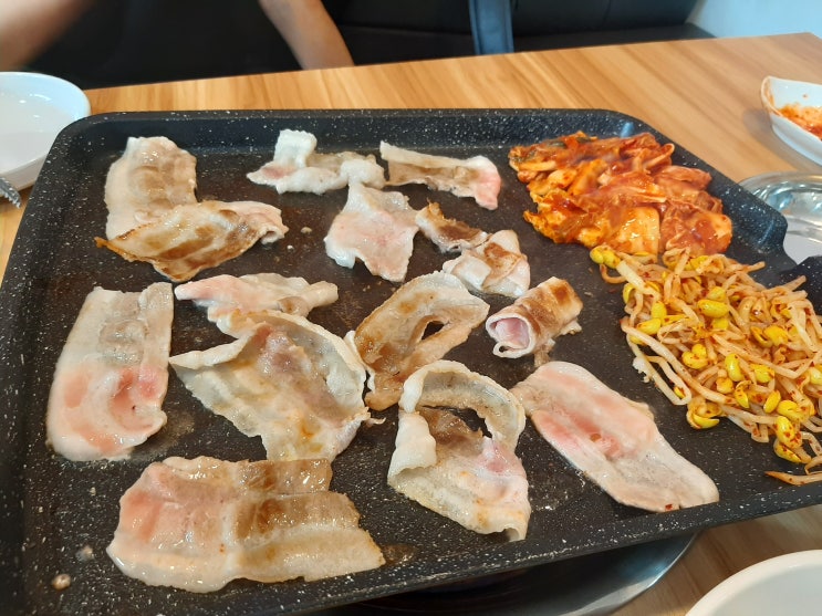  [호치민/7군 푸미흥] 가성비 좋은 대패삼겹살 "맛나감자탕" - 부대찌개와 대패삼겹살 먹으러 자주 가는 맛집