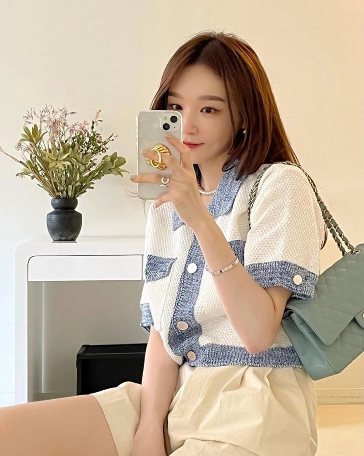 '기쁜 소식' 전하는 다비치 멤버 강민경, "안녕하세요" 유튜브 구독자 100만 명 달성에 감사 인사 '기쁜 소식' 전하는 다비치 멤버 강민경, "안녕하세요" 유튜브 구독자 100만 명 달성에 감사 인사
