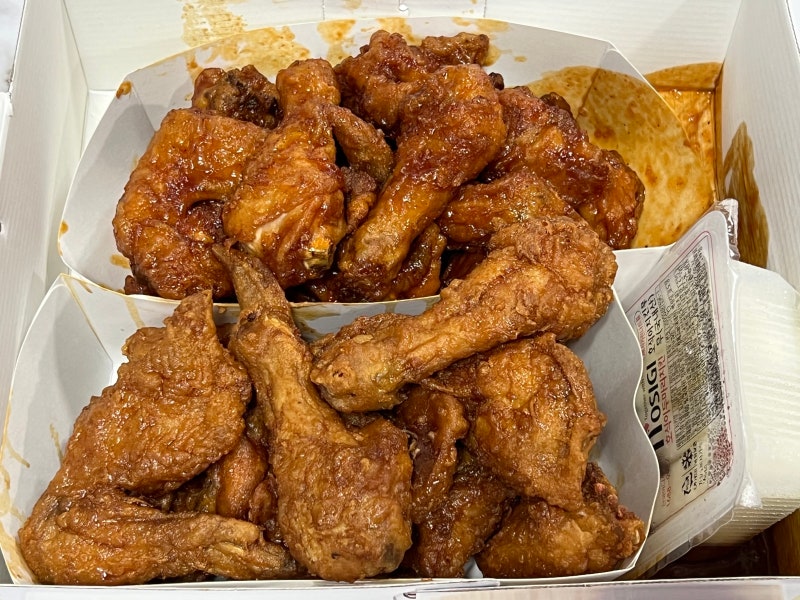 호식이두마리치킨 매운간장 불짬뽕 두 가지맛 비교해보기 : 네이버 블로그 호식이두마리치킨 매운간장 불짬뽕 두 가지맛 비교해보기 : 네이버 블로그