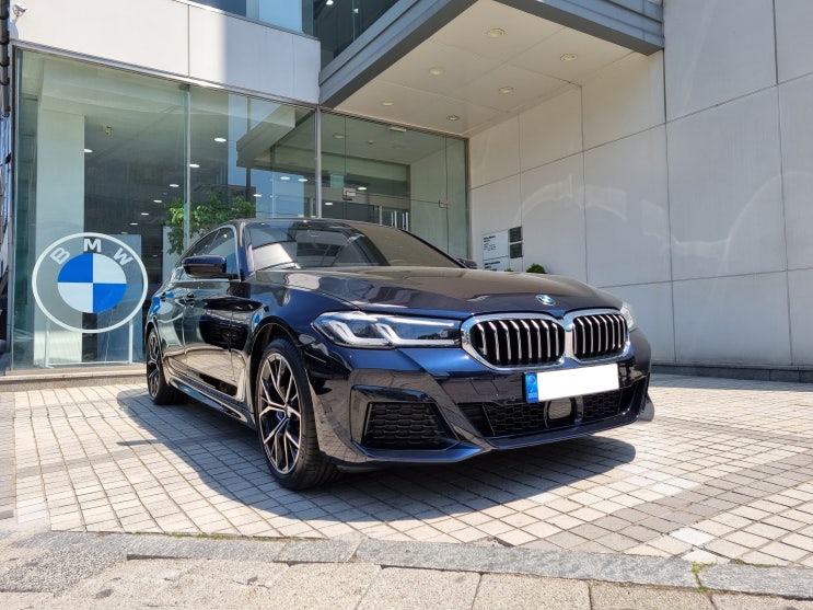 [비엠타카] 2022 BMW 530i M 스포츠 서울 강남 전시장 출고 후기 (카본 블랙 / 모카 시트)