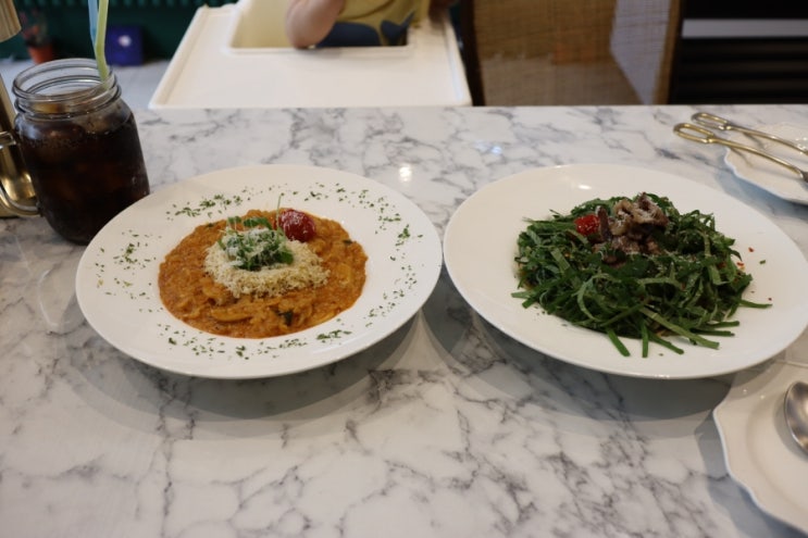  위례 브런치 맛집 아기의자가 있는 올더플레이트