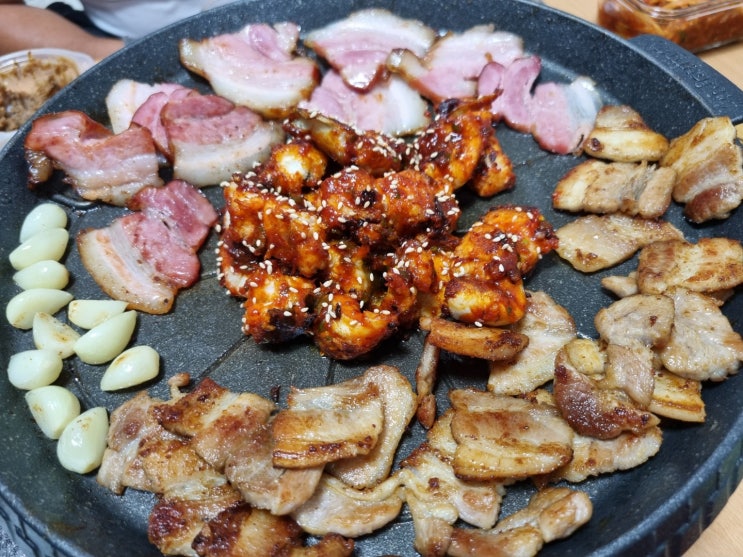 역시 엄마표 집밥이 최고에요! / 삼겹살과 양념장어의 조합은 못따라 가죠! 역시 엄마표 집밥이 최고에요! / 삼겹살과 양념장어의 조합은 못따라 가죠!