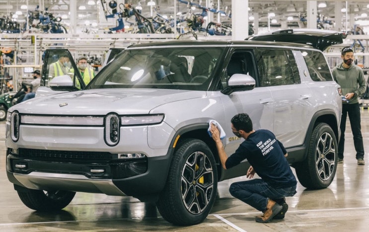  전기차 스타트업 리비안(RIVIAN), 테슬라 위협하지만 주가 변동성은 크다