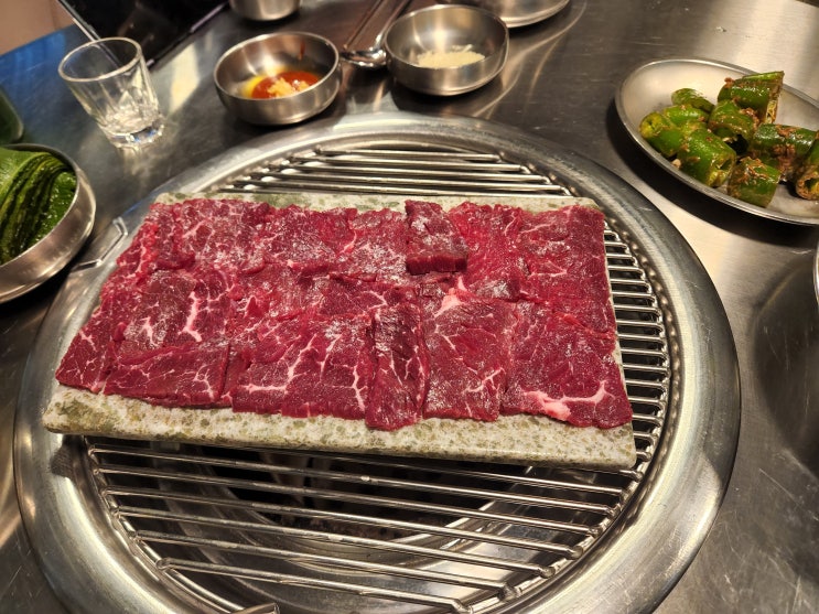  신논현 육사시미 맛집 한우 전문 칠프로칠백식당