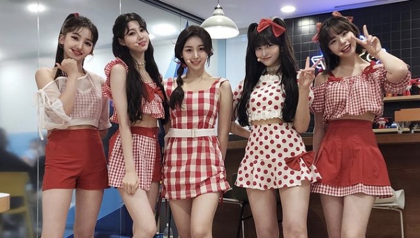그룹 버스터즈(지은,타카라,민지,세이라,윤지), 새 싱글 '여름인걸' 발매 당찬 포부 안고 선배 뒤따라 그룹 버스터즈(지은,타카라,민지,세이라,윤지), 새 싱글 '여름인걸' 발매 당찬 포부 안고 선배 뒤따라