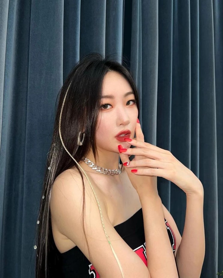 달샤벳 출신 가수 수빈, 휴양지에서 파격적인 수영복 입고 여름을 만끽...눈 감은 채 바람을 느껴 달샤벳 출신 가수 수빈, 휴양지에서 파격적인 수영복 입고 여름을 만끽...눈 감은 채 바람을 느껴