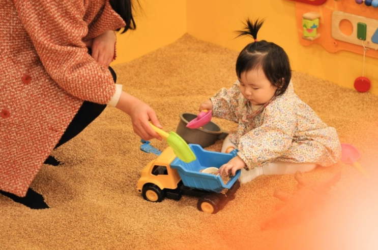  엄마표 원피스 입고 수지 롯데마트 나들이