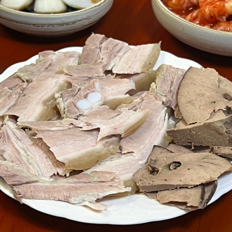  대구동산동콩국수맛집 금와식당에서 냉수육 먹어요