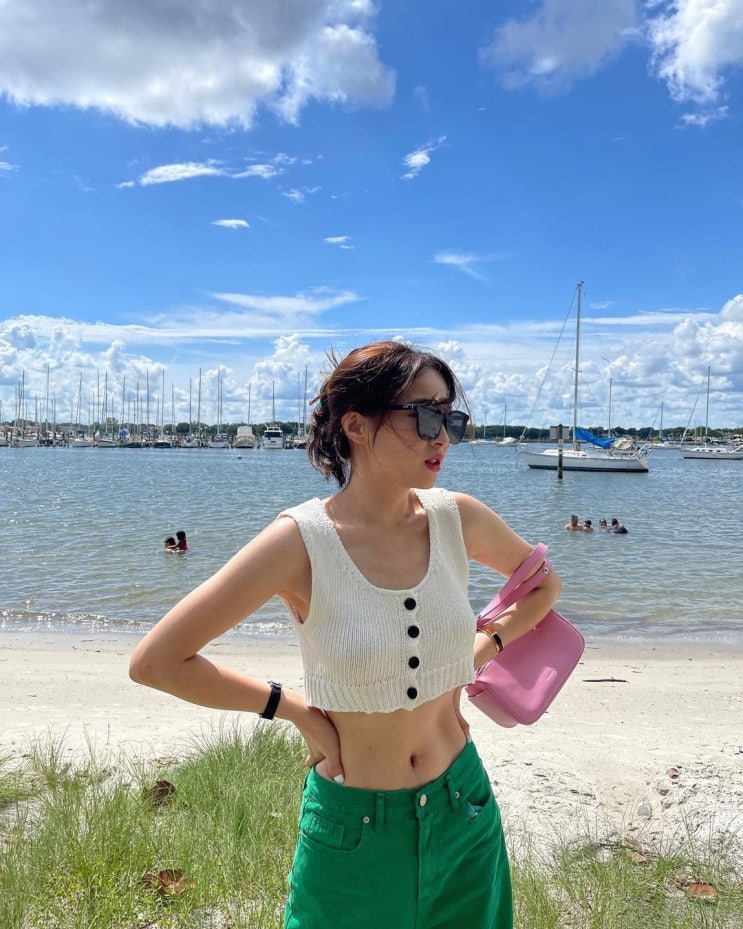 배우 정혜성, 해변에서 휴가 즐기는 중...쇄골 아래로 드러난 늑골까지 보여 슬림한 몸매 배우 정혜성, 해변에서 휴가 즐기는 중...쇄골 아래로 드러난 늑골까지 보여 슬림한 몸매