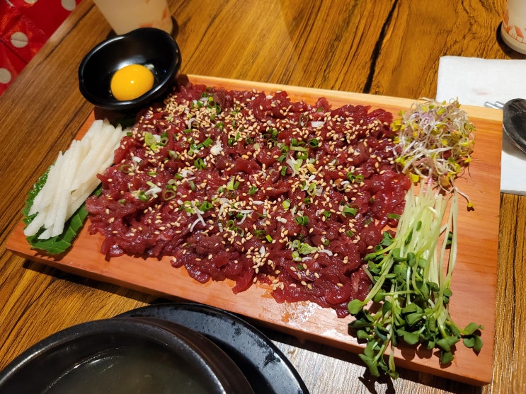  응암동 맛집 육회어때 응암점 육회에 맥주한잔