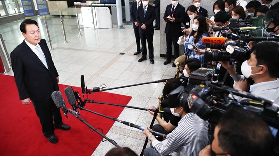  '도어스테핑' 무슨 말일까?