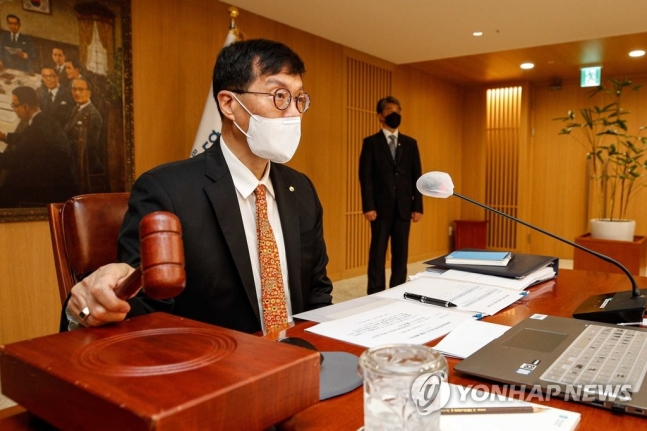 한은, 기준금리 0.50%p 인상…뛰는 물가에 사상 첫 '빅스텝' 한은, 기준금리 0.50%p 인상…뛰는 물가에 사상 첫 '빅스텝'