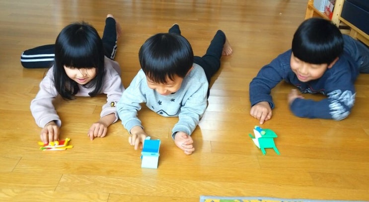  [엄마표 놀이] 책 읽고 '개구리' 만들고 경주