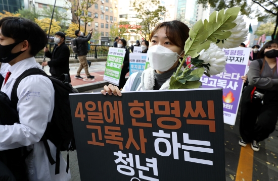 ‘현실이 된 고독사 사회’ 죽음은 더 이상 개인 아닌 ‘사회 문제’ ‘현실이 된 고독사 사회’ 죽음은 더 이상 개인 아닌 ‘사회 문제’
