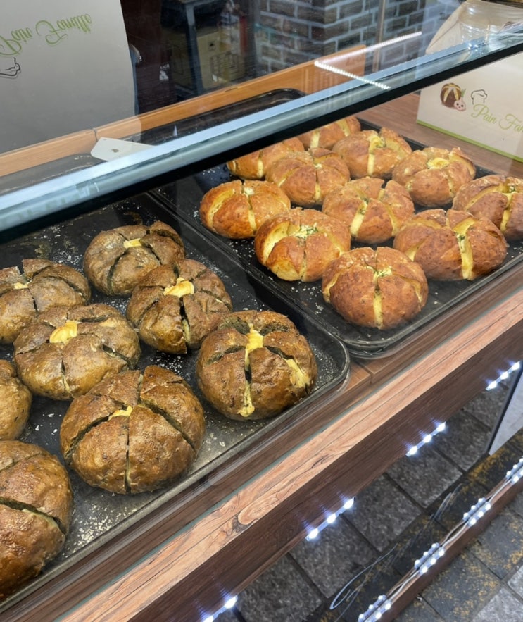  [속초/중앙시장 맛집 1탄]겉바속촉 인생 육쪽마늘빵 ‘팡파미유’(기본,커피,쑥) 맛 추천(주차 팁,영업시간,웨이팅,보관법)