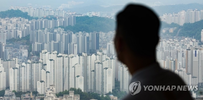 금리 공포에 잠못드는 영끌족·자영업자…"월급 반 이자로 나가" 금리 공포에 잠못드는 영끌족·자영업자…"월급 반 이자로 나가"