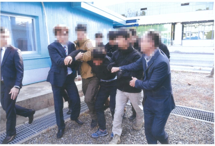 탈북어부 강제북송 현장 사진 공개...문정권의 잔인한 만행, 그날의 기록 탈북어부 강제북송 현장 사진 공개...문정권의 잔인한 만행, 그날의 기록