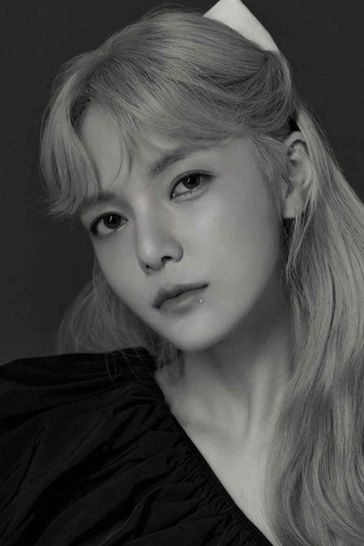 AOA 전 멤버 신지민, 2년 동안 연예계 활동 없더니 새로운 소속사와 전속 계약 맺어 AOA 전 멤버 신지민, 2년 동안 연예계 활동 없더니 새로운 소속사와 전속 계약 맺어