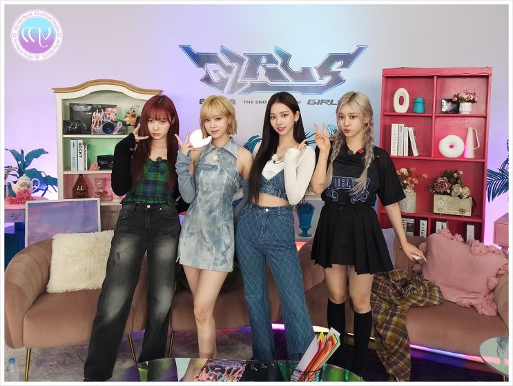 컴백라이브 <b>에스파 윈터</b> 패션 옷 유즈 YUSE 데님원피스
