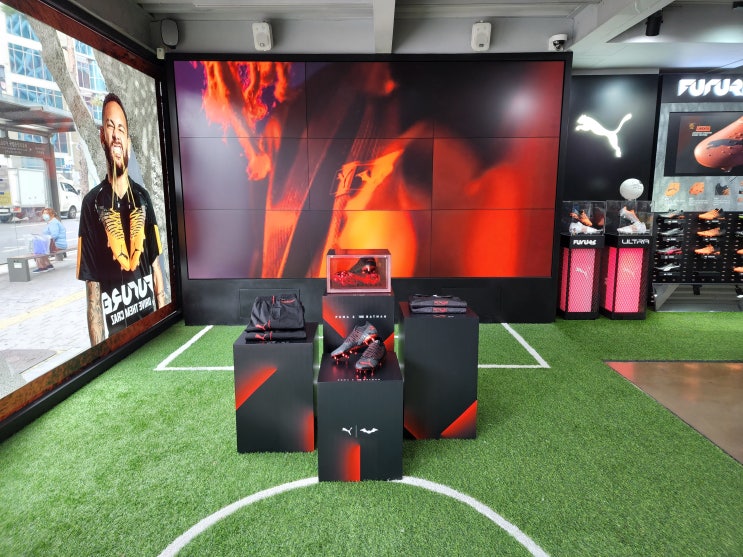  푸마 X 배트맨 푸마축구화 퓨쳐 Z 1.3 FG/AG(10695101) 한정판 싸카스포츠 직영매장 슈즈박스 이벤트