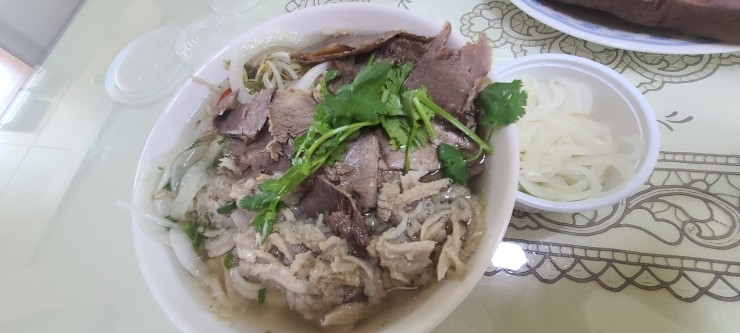  서울시 등촌동에서 백종원의 골목식당에 나온 쌀국수 맛집인 [띠아낭] 입니다.