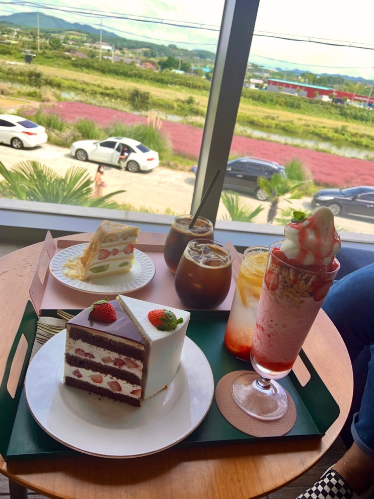  [전남 함평 맛집] 키친 205 함평 본점 가서 프랑스 할머니 초코케이크에 딸기 파르페 먹으실?
