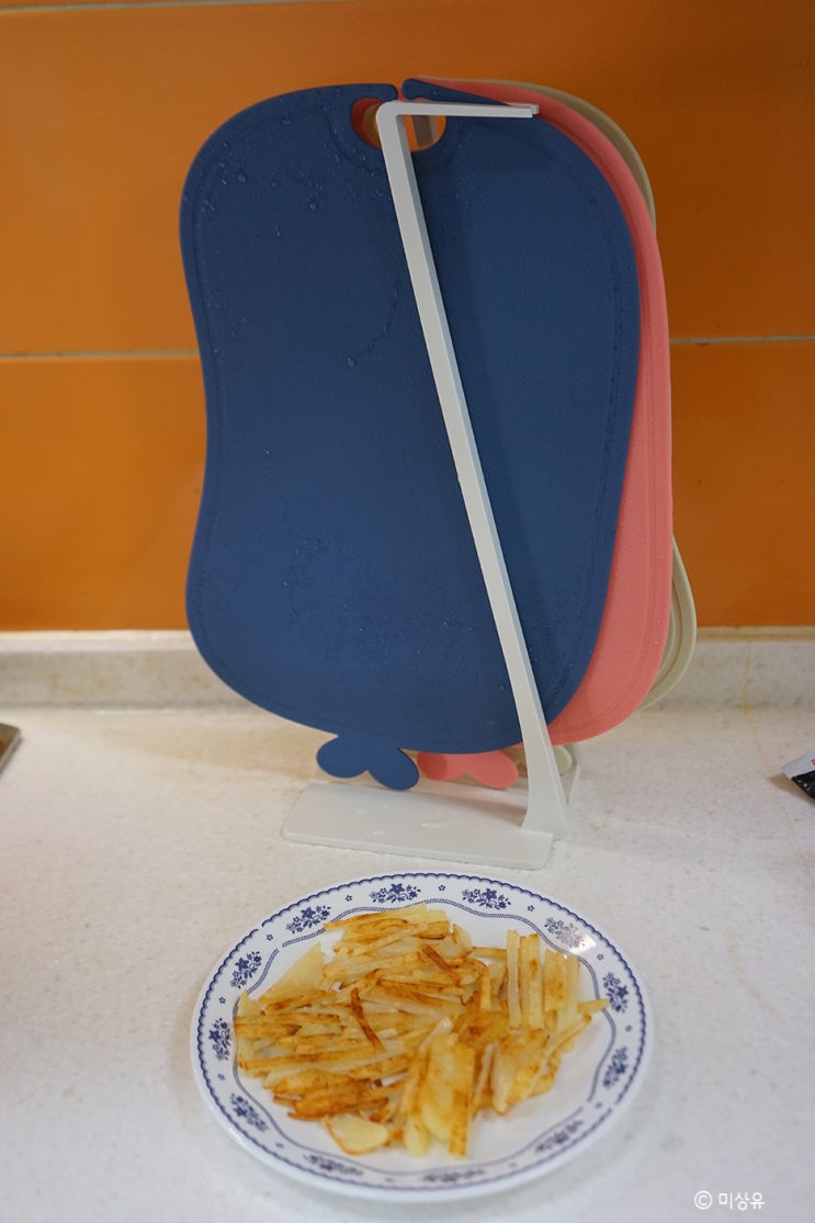  이유식도마 이용해서 감자채전 만들기, 이놀 안심도마 거치대 세트