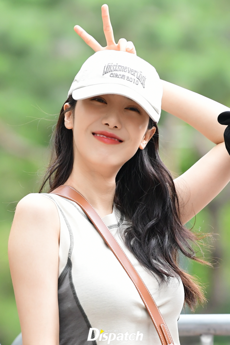 비비지 멤버 신비, 애교 가득한 포즈...눈웃음에 홀리는 상큼 서머퀸 비비지 멤버 신비, 애교 가득한 포즈...눈웃음에 홀리는 상큼 서머퀸