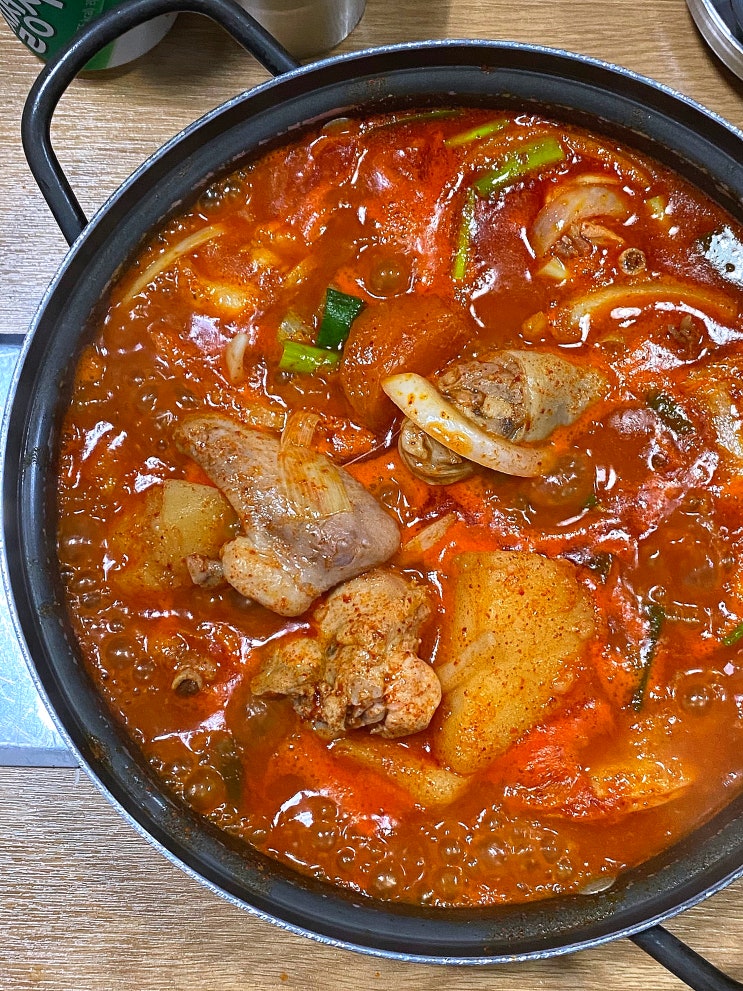  가로수길 맛집 목포집: 신사에 왔으면 닭볶음탕은 필수지이~