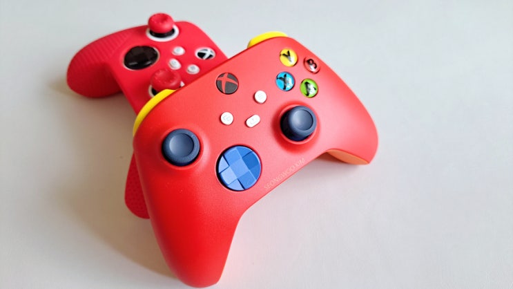 XBOX 디자인랩에서 제작한 나만의 컨트롤러가 도착하였습니다! XBOX 디자인랩에서 제작한 나만의 컨트롤러가 도착하였습니다!