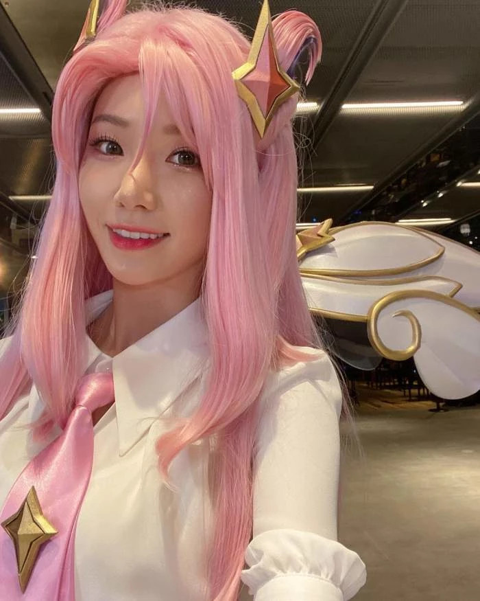 e스포츠 아나운서 이정현, 손흥민 '여자친구' 사칭하는 여성에게서 받은 황당한 DM 박제 e스포츠 아나운서 이정현, 손흥민 '여자친구' 사칭하는 여성에게서 받은 황당한 DM 박제