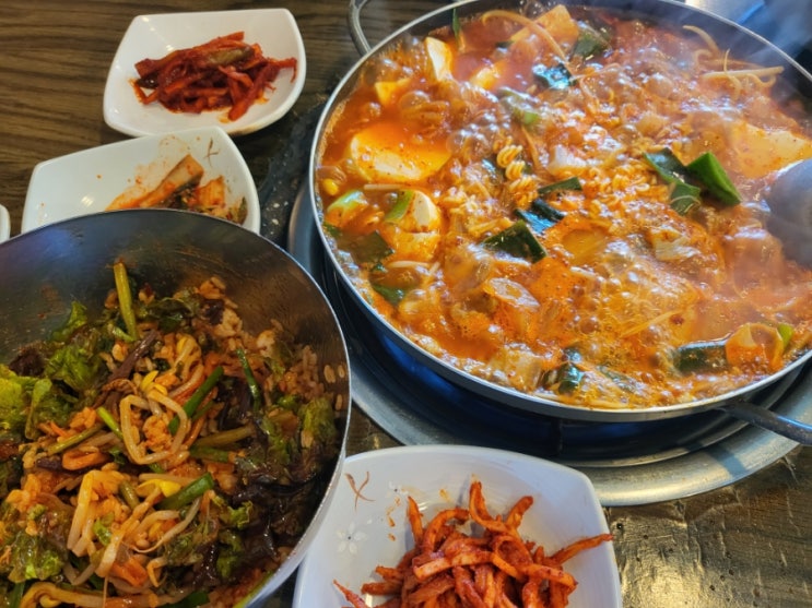 [을지로 점심] 을지로 숨은 보석 식당 김치찌개+비빔밥 '고냉지김치삼겹살'